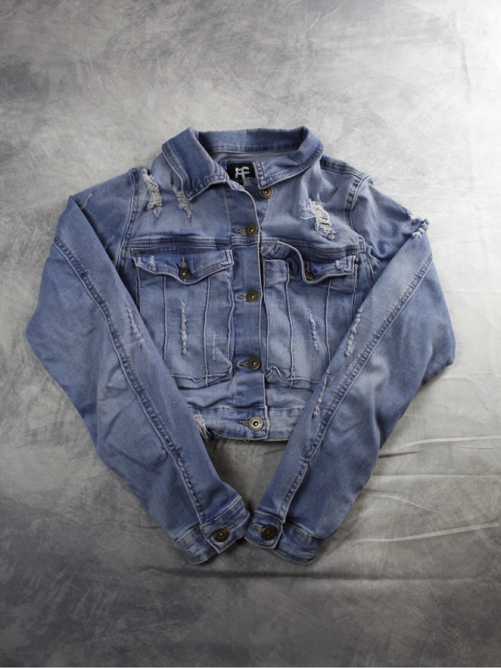 Red Fox Womens Size S Light Wash Distressed Cropped Denim Jean Jacket Ripped